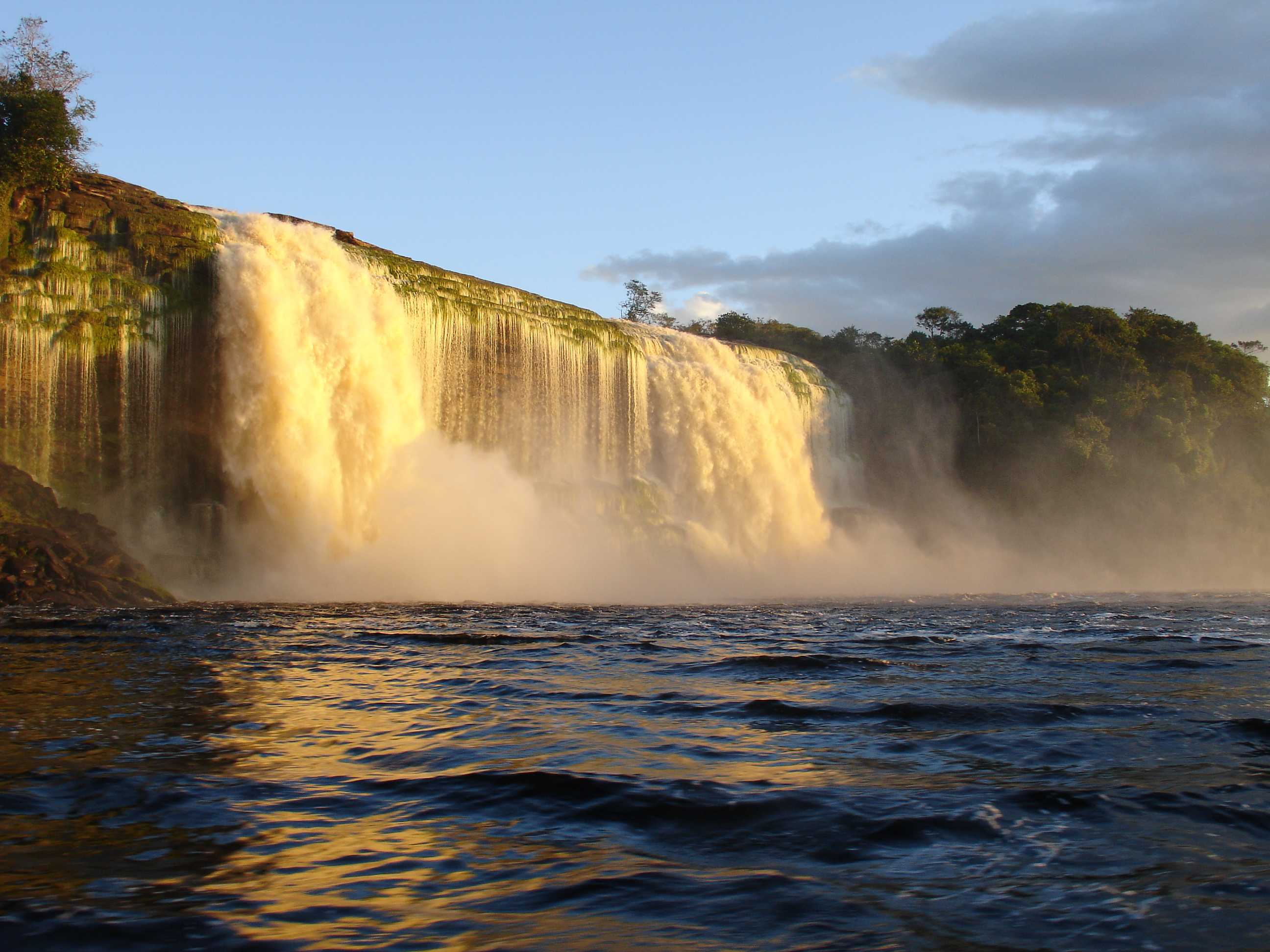 Parques Nacionales y Monumentos Naturales son generadores de agua e hidroelectricidad del país