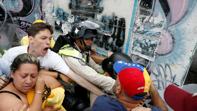 Varios detenidos tras marcha de la MUD