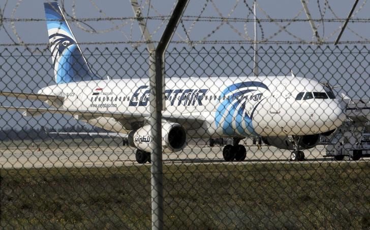 Vuelo de EgyptAir desde París a El Cairo se estrelló con 66 personas a bordo