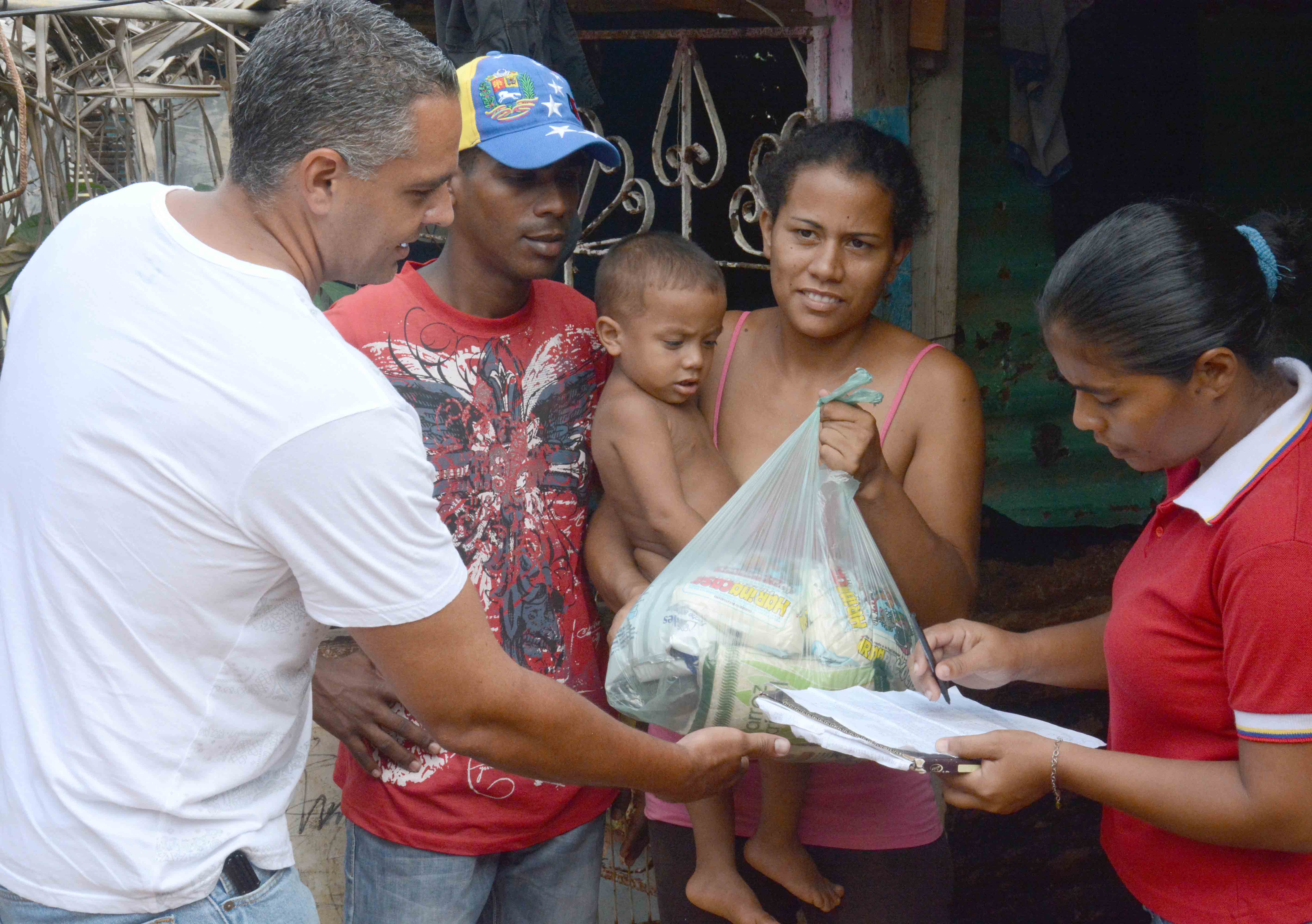 Gobernación de Carabobo distribuyó alimentos a familias en eje costero