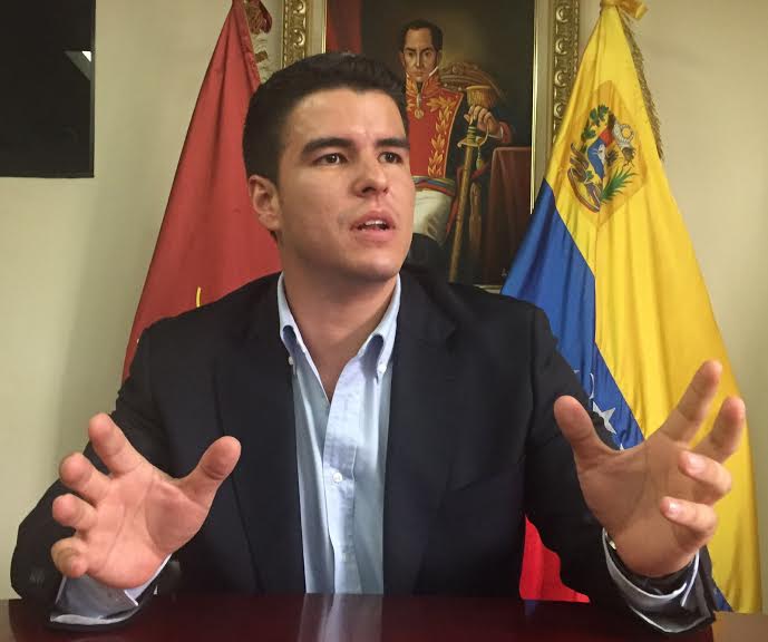 Edil Araujo: “Solo minuto y medio demorará cada venezolano en validar su firma”