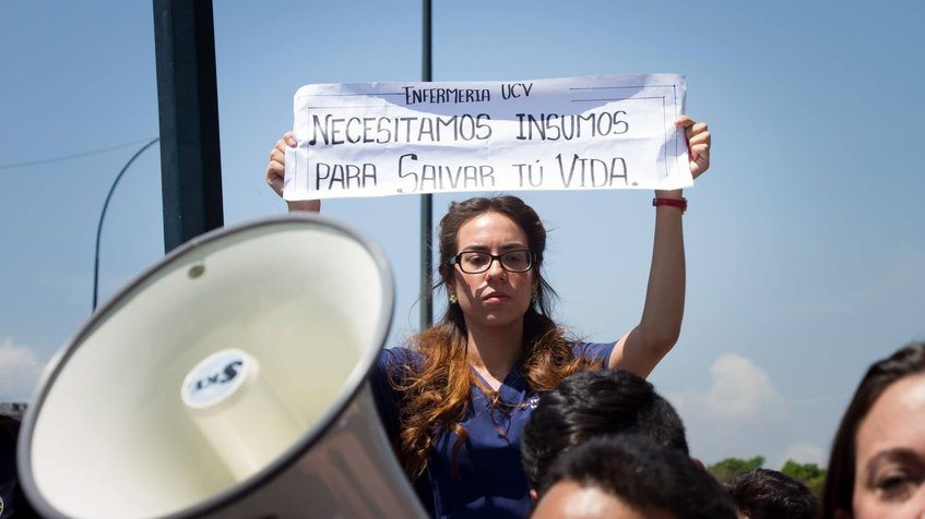 Pacientes con cáncer de mama protestan por falta de insumos