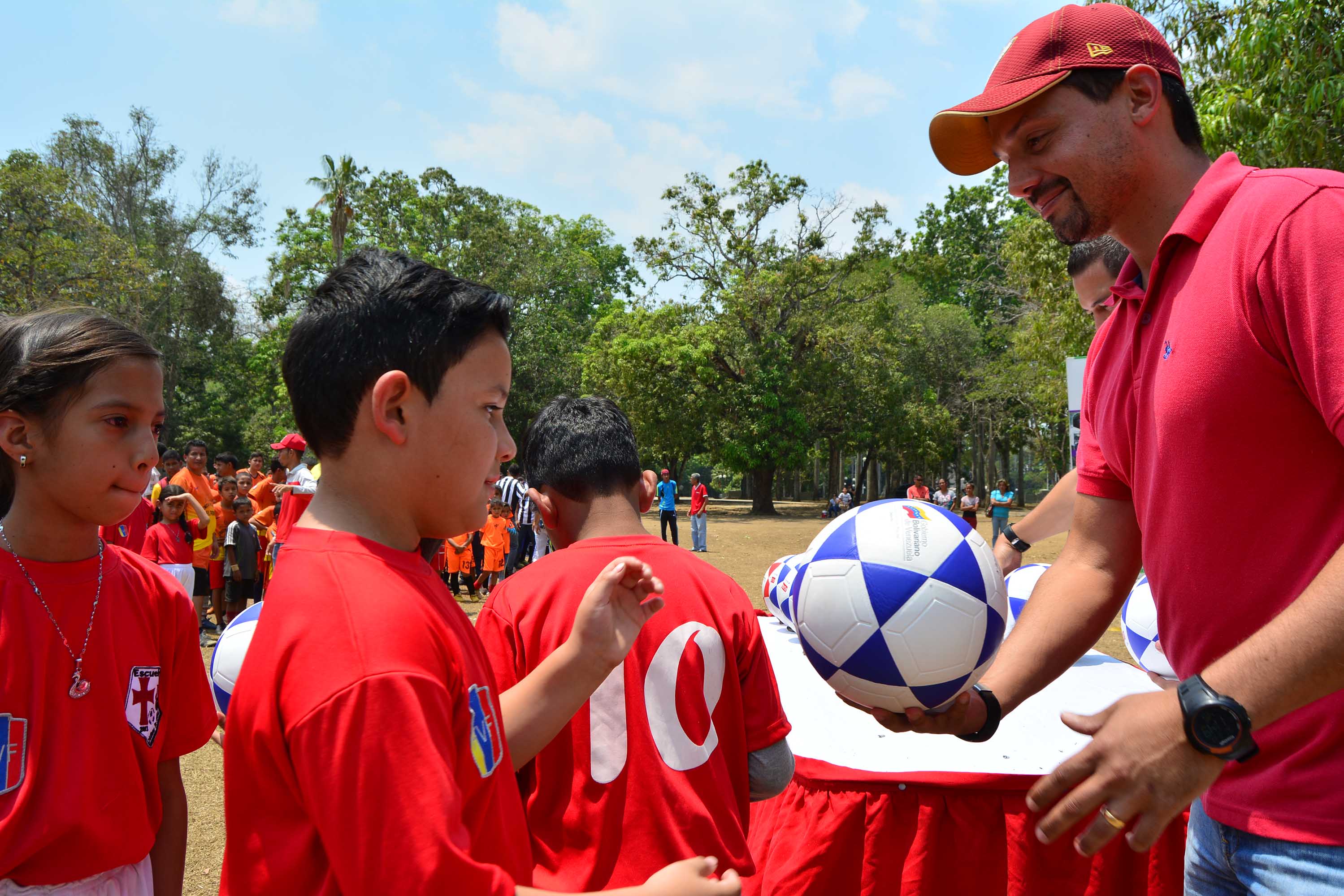 Gestión de alcalde Perozo ha entregado 2 millones de bolívares en implementos deportivos