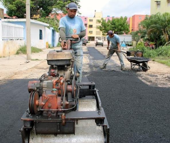 Alcaldía de Valencia recupera vialidad en cinco sectores de la ciudad con trabajos de bacheo