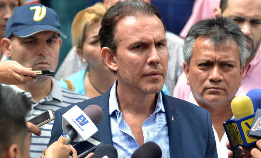 Diputado Carlos Lozano denunció  el deterioro del viaducto de La Cabrera