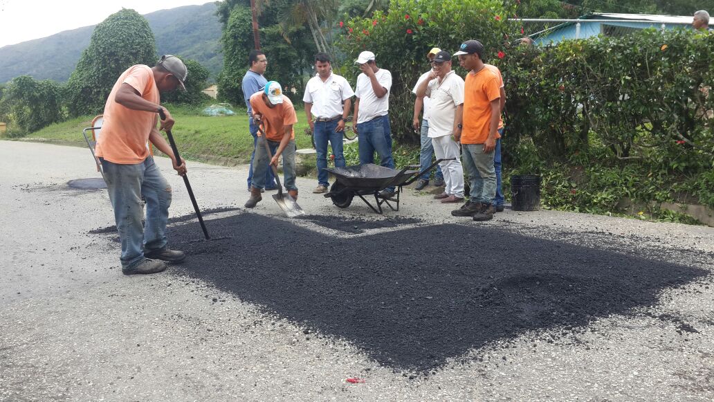 Alcaldía de Bejuma continúa con plan de asfaltado en diferentes zonas del municipio