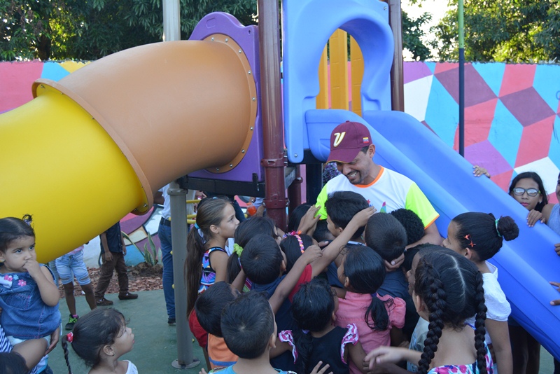 Juan Perozo inauguró un nuevo parque para niños de Libertador