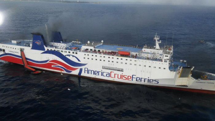 Incendio en barco de Caribbean Fantasy cerca de Puerto Rico