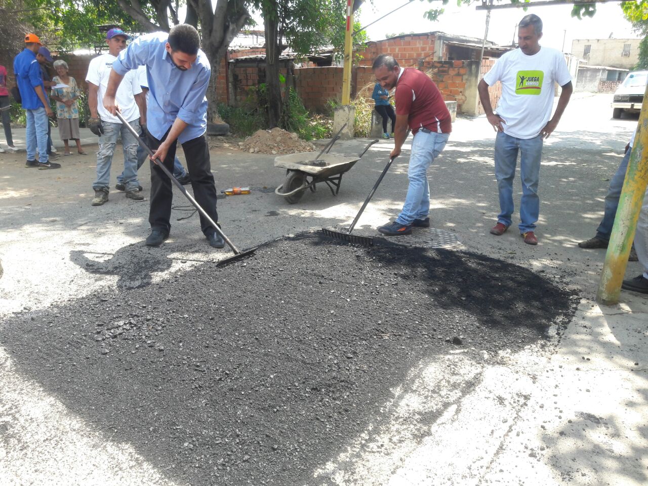 Pérez Yunis rehabilita vialidad del sector I de la Vivienda Popular de Los Guayos