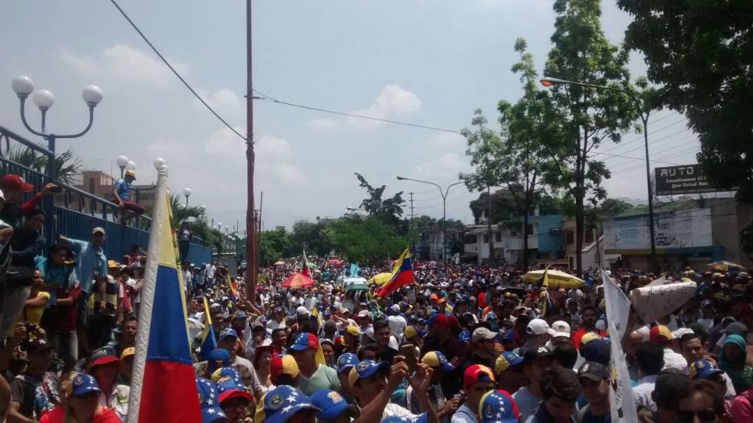 #26Abr Marcha convocada por la MUD entregó petitorio en la Defensoría en Carabobo+ Fotos