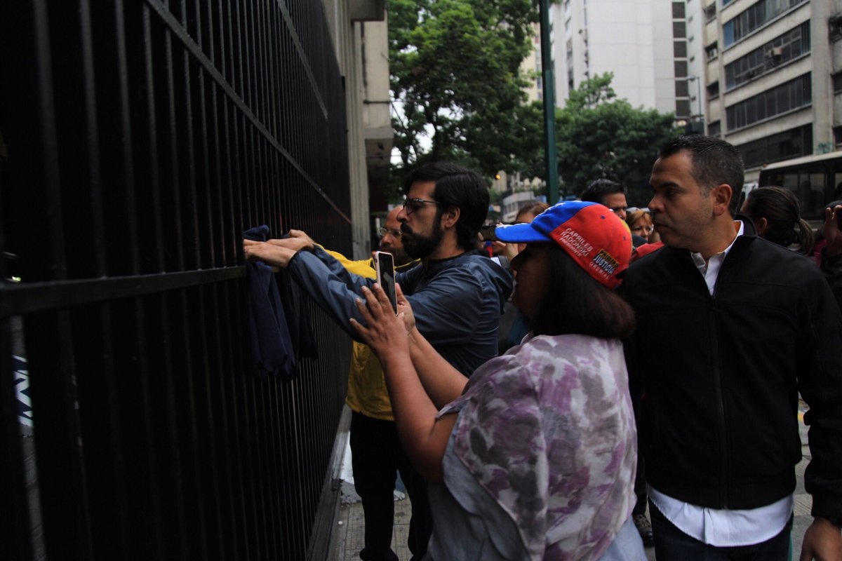 Diputados opositores amanecieron en el Ministerio de Interior y Justicia