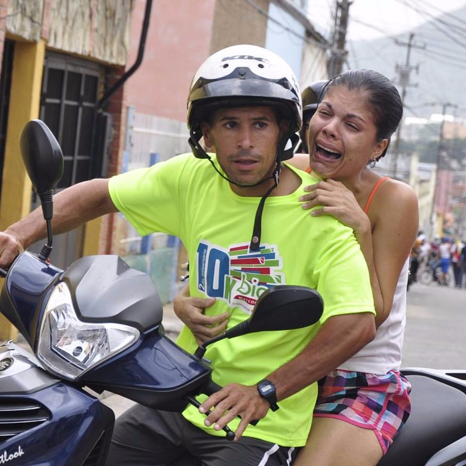 El desesperante momento que vivieron las madres en San Blas (FOTOS)