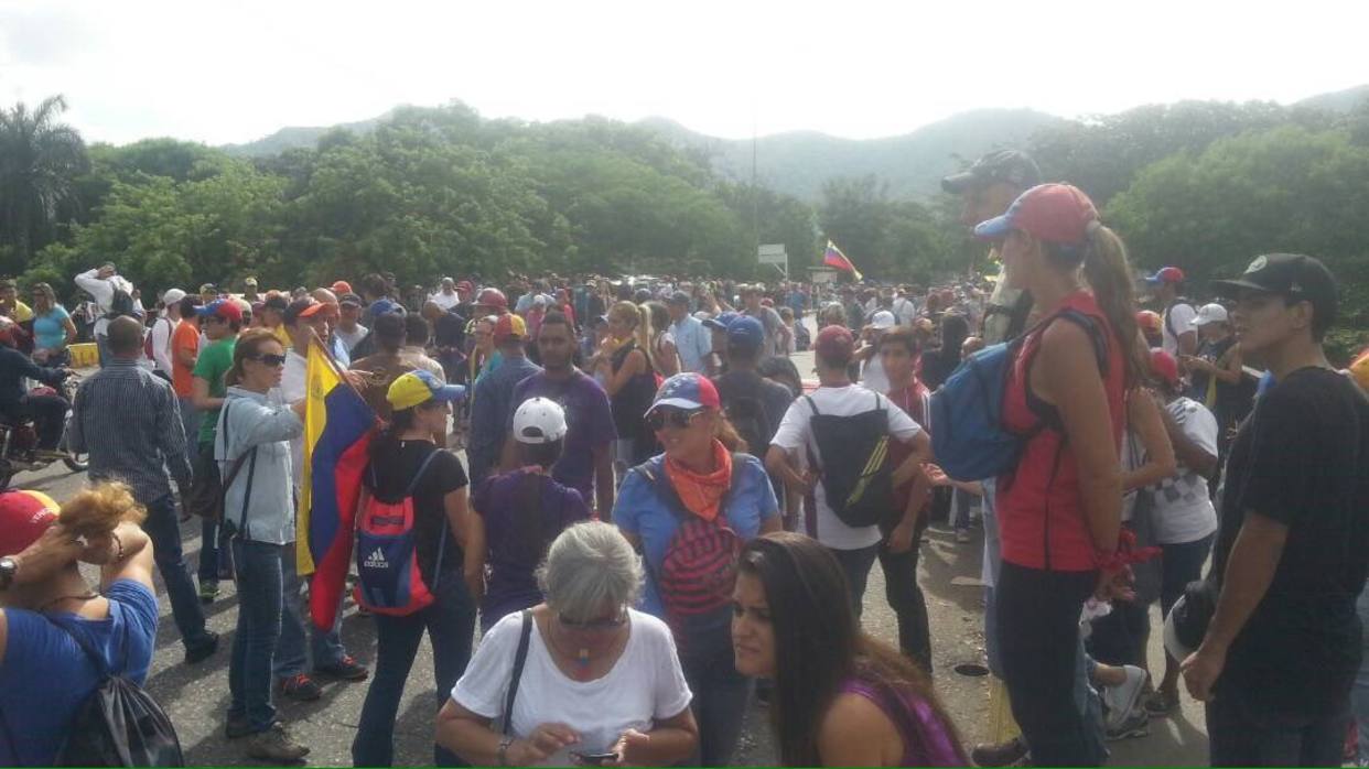 Policarabobo lanza lacrimógenas contra el “Gran Plantón” de El Trigal