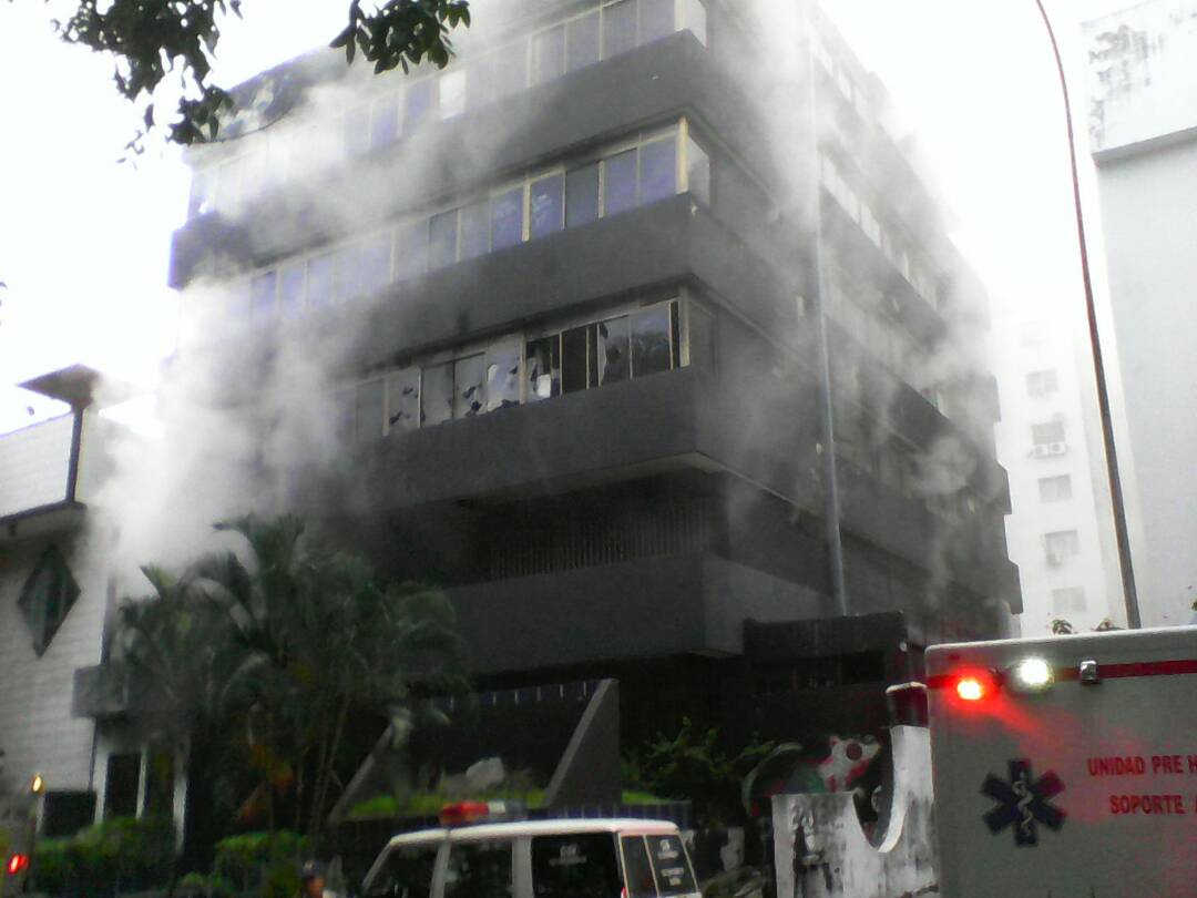 Motta Domínguez condena incendio a sede de Corpoelec en Carabobo