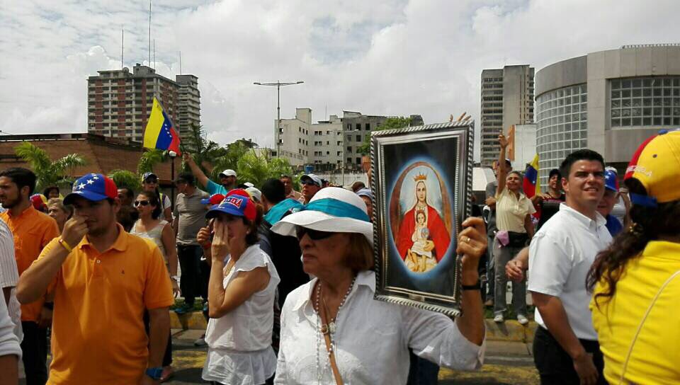 Abuelos de Carabobo marcharon este viernes hacia la Plaza Santa Rosa por el futuro de sus nietos