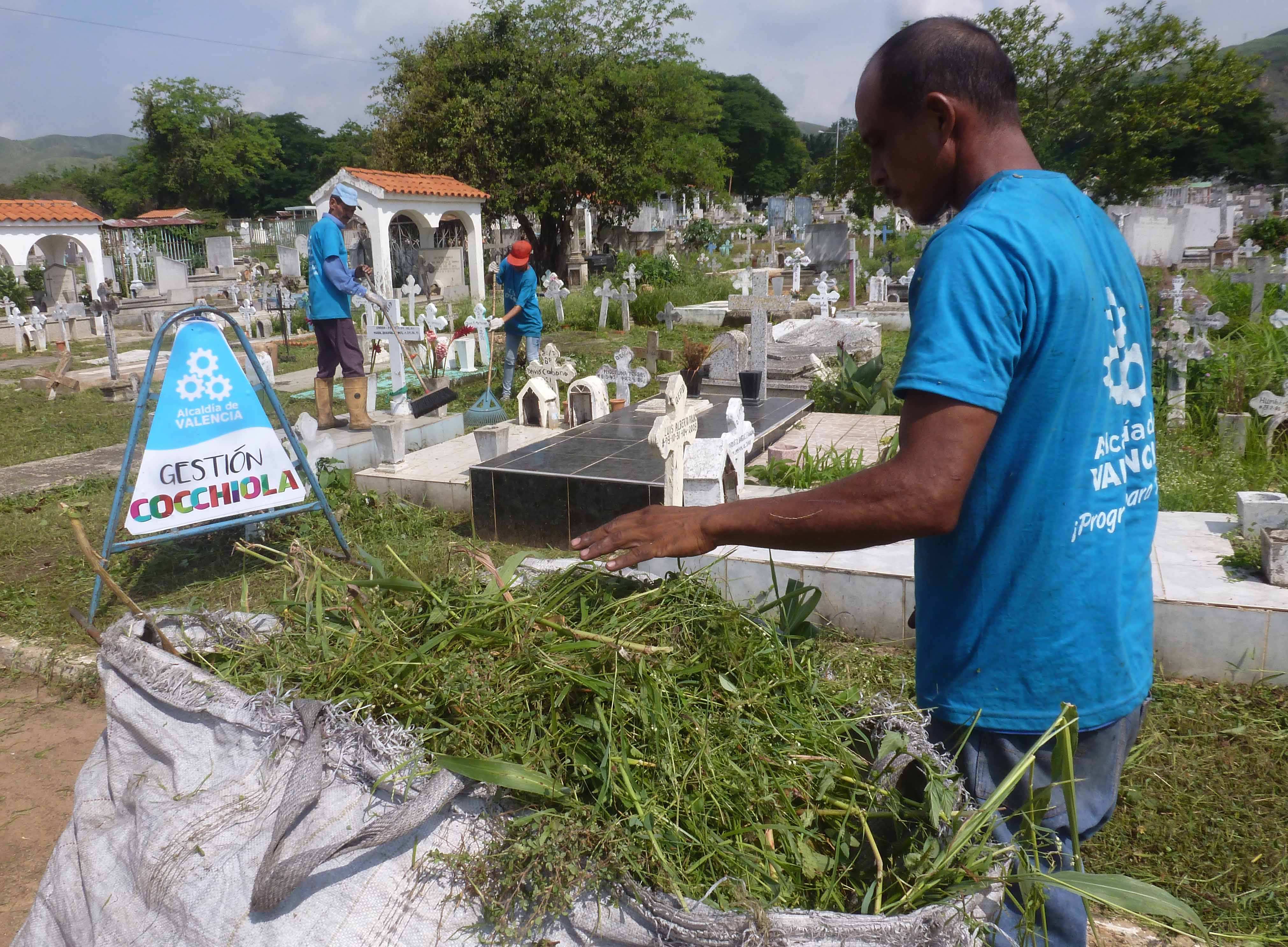 Alcalde Cocchiola mantiene operativo en el Cementerio Municipal de Valencia