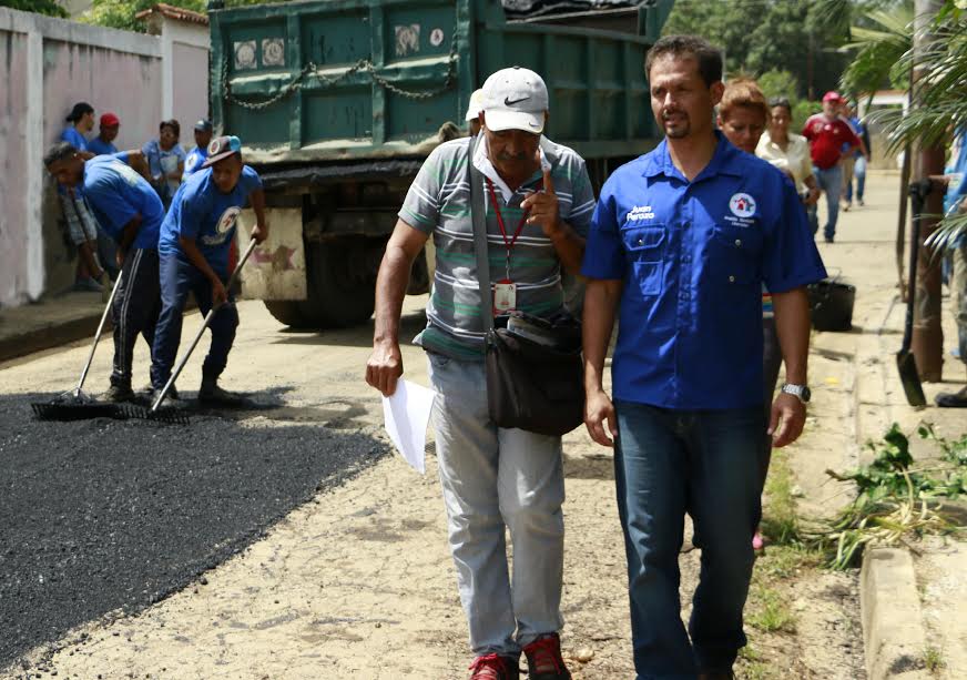 Alcalde Perozo supervisó los trabajos de asfaltado en el Rincón Parroquia Independencia