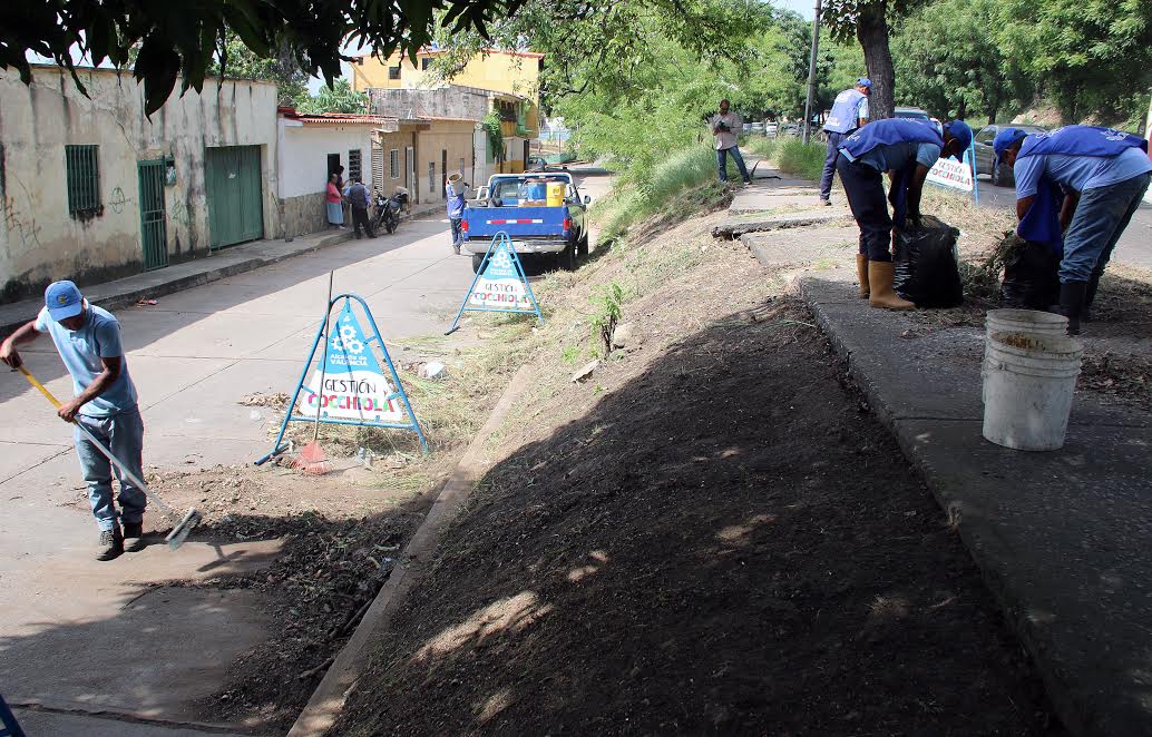 Gestión Cocchiola inició la semana con limpieza de calles y avenidas