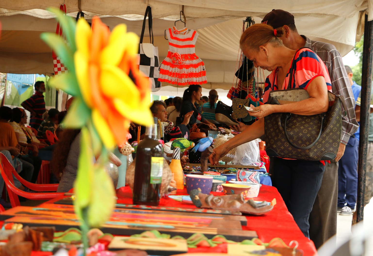 Expo Artesanal rindió homenaje a madres del municipio Libertador