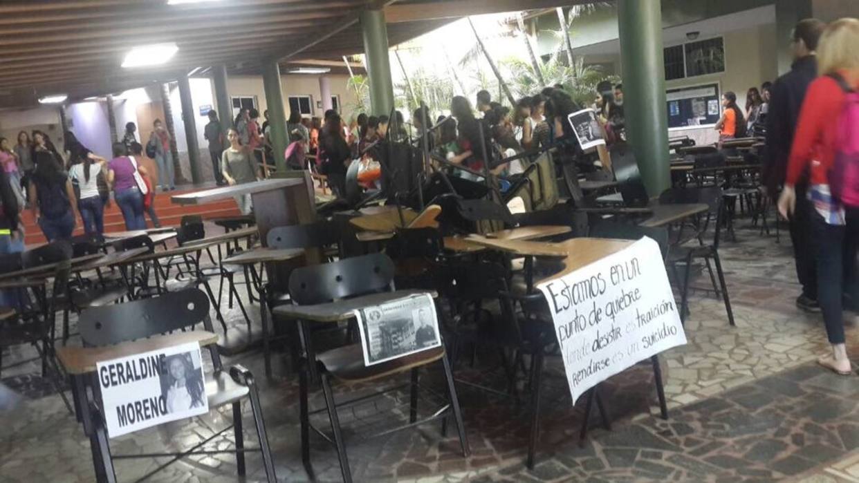 Estudiantes de la UAM rechazaron con pupitrazo los asesinatos en protestas