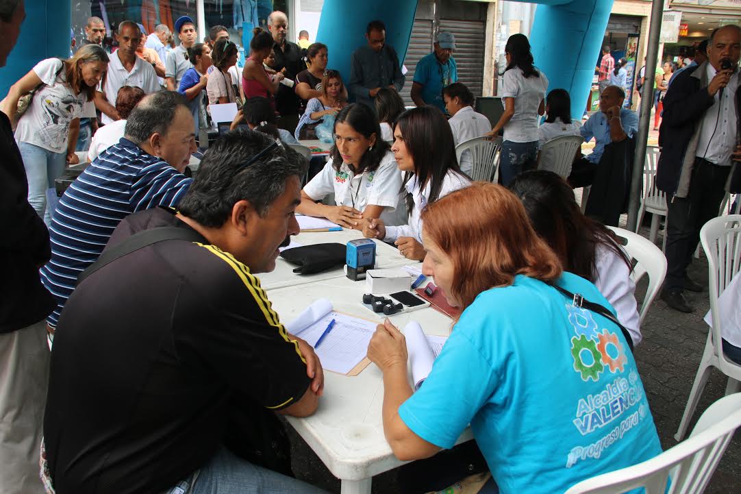 Gestión Cocchiola instaló Jornada de Trámites   en el Boulevard Constitución