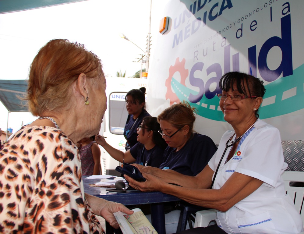 Alcalde Cocchiola cierra semestre con atención médica gratuita a 180 mil valencianos