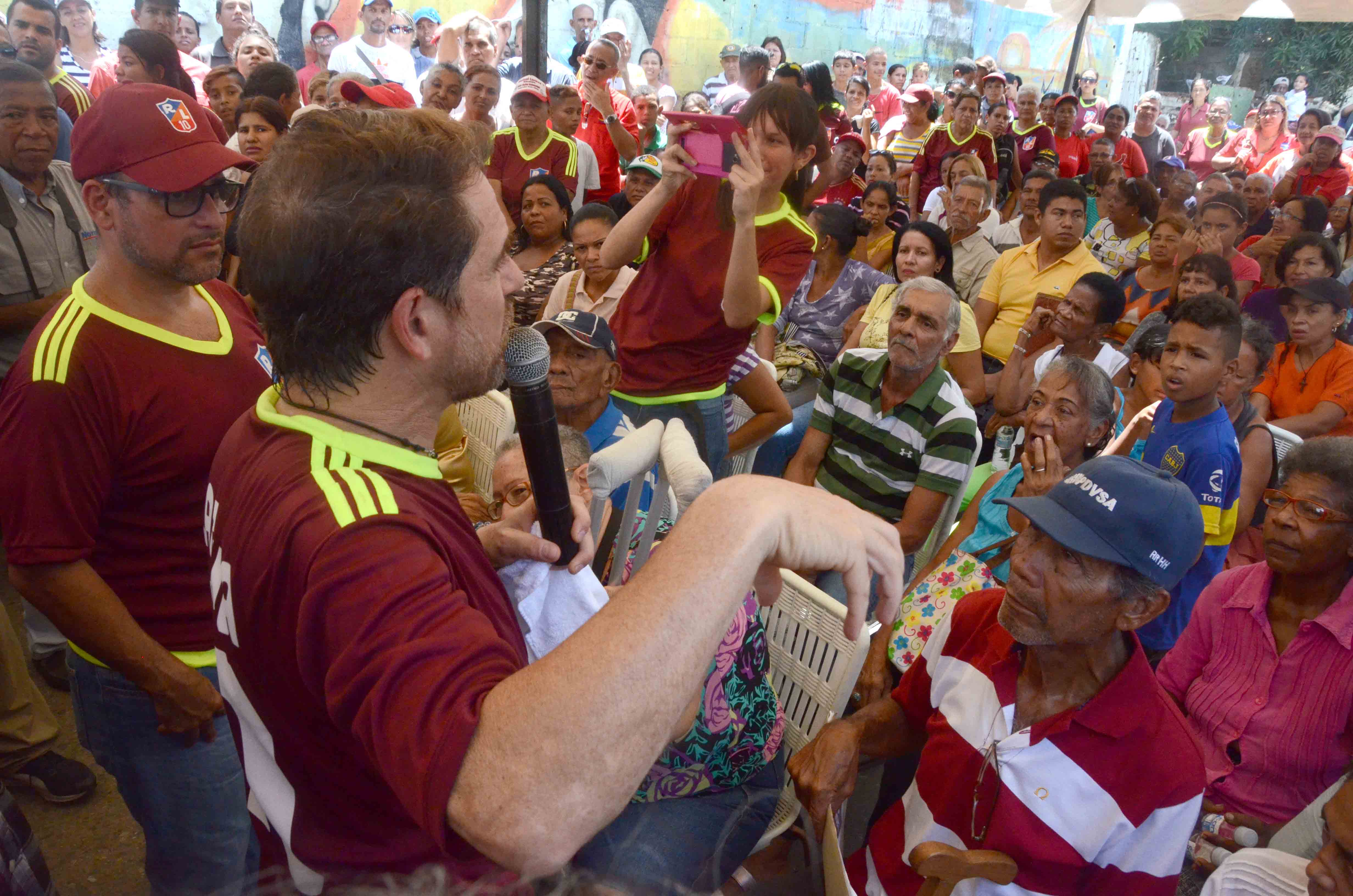 Rafael Lacava entregó 120  títulos de tierra en Valle Verde