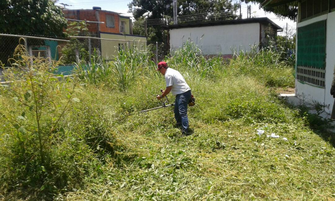 Fundación San Joaquín Somos Todos:  Desmalezada escuela La Receptoría dignificando el inicio de clases