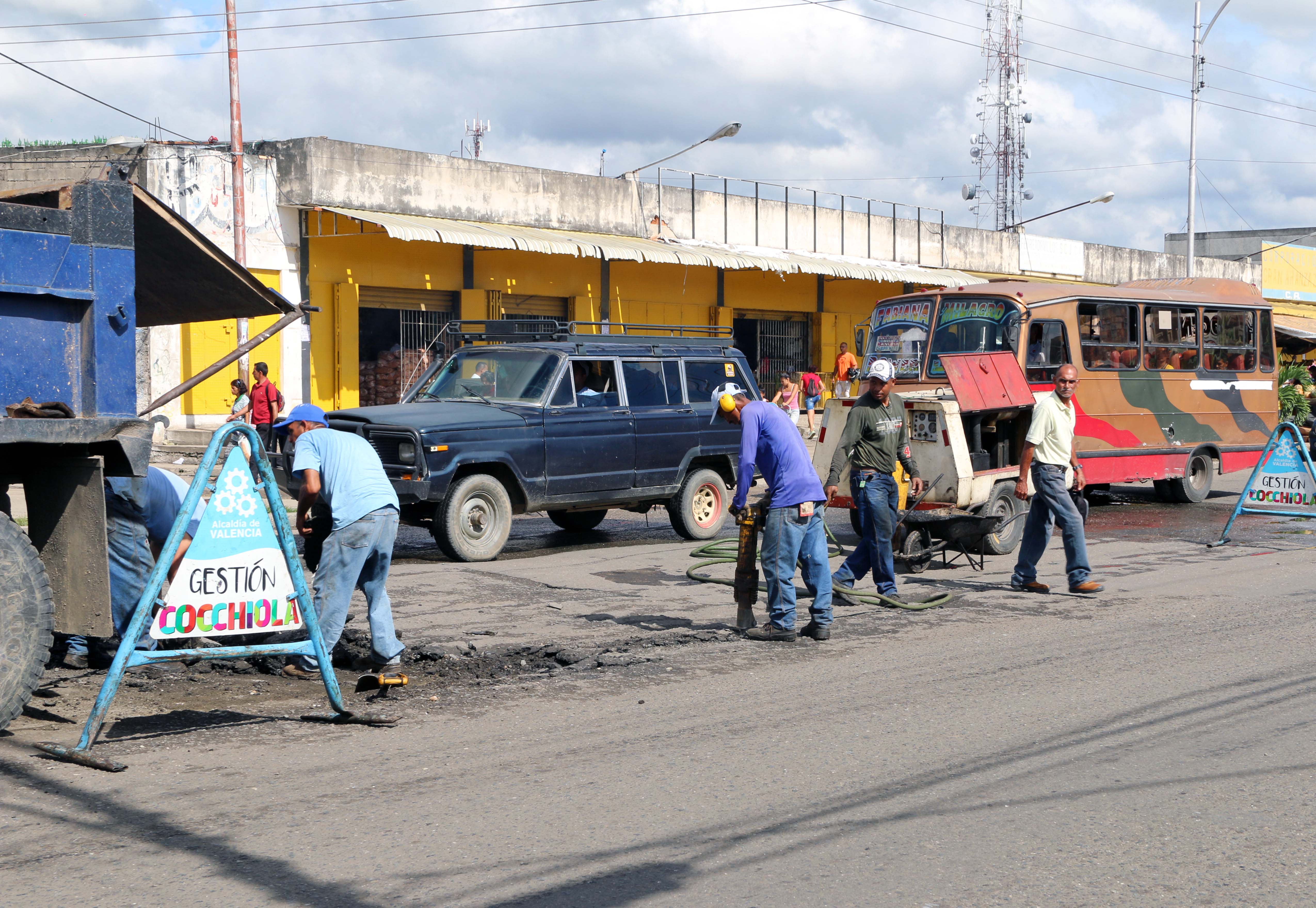 Alcalde Cocchiola: Desplegamos jornada de asfaltado en la Av. Aranzazu