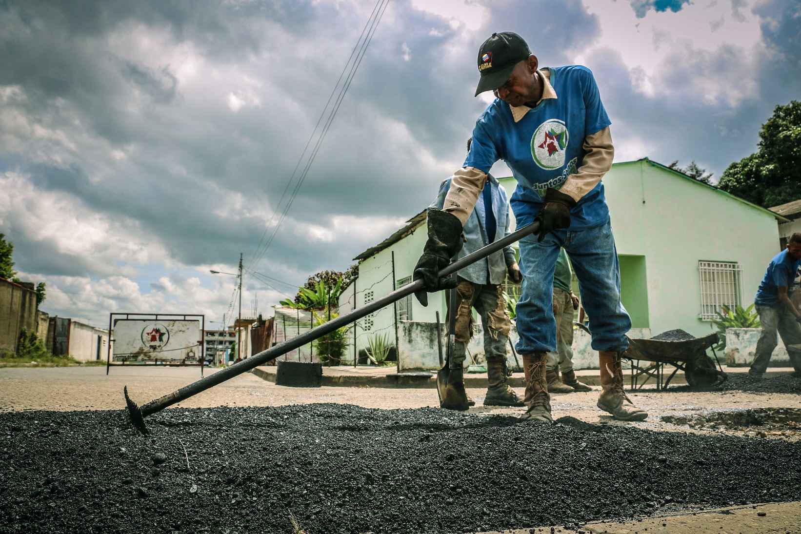 Libertador: Habitantes de la comunidad Pocaterra se benefician con trabajos de rehabilitación vial