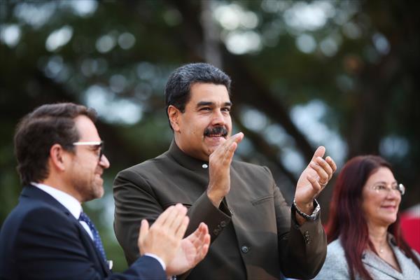 Maduro y Lacava prometen que reactivarán parque industrial de Valencia