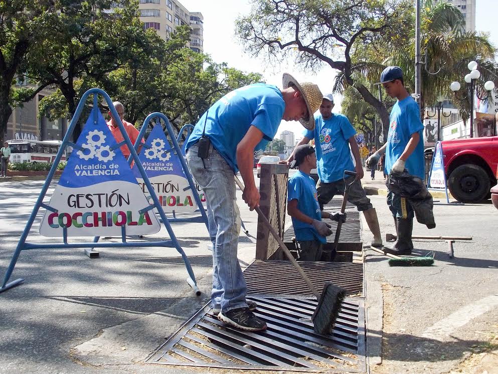 Gestión Cocchiola desplegó cuadrilla de asfaltado en Av. Bolívar