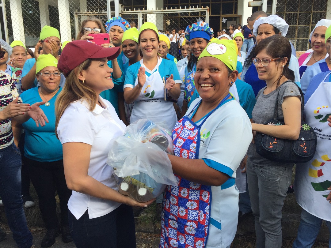 Dheliz Álvarez la candidata de Lacava para San Diego benefició a 72 madres cocineras de la U.E Clorinda Ascunes