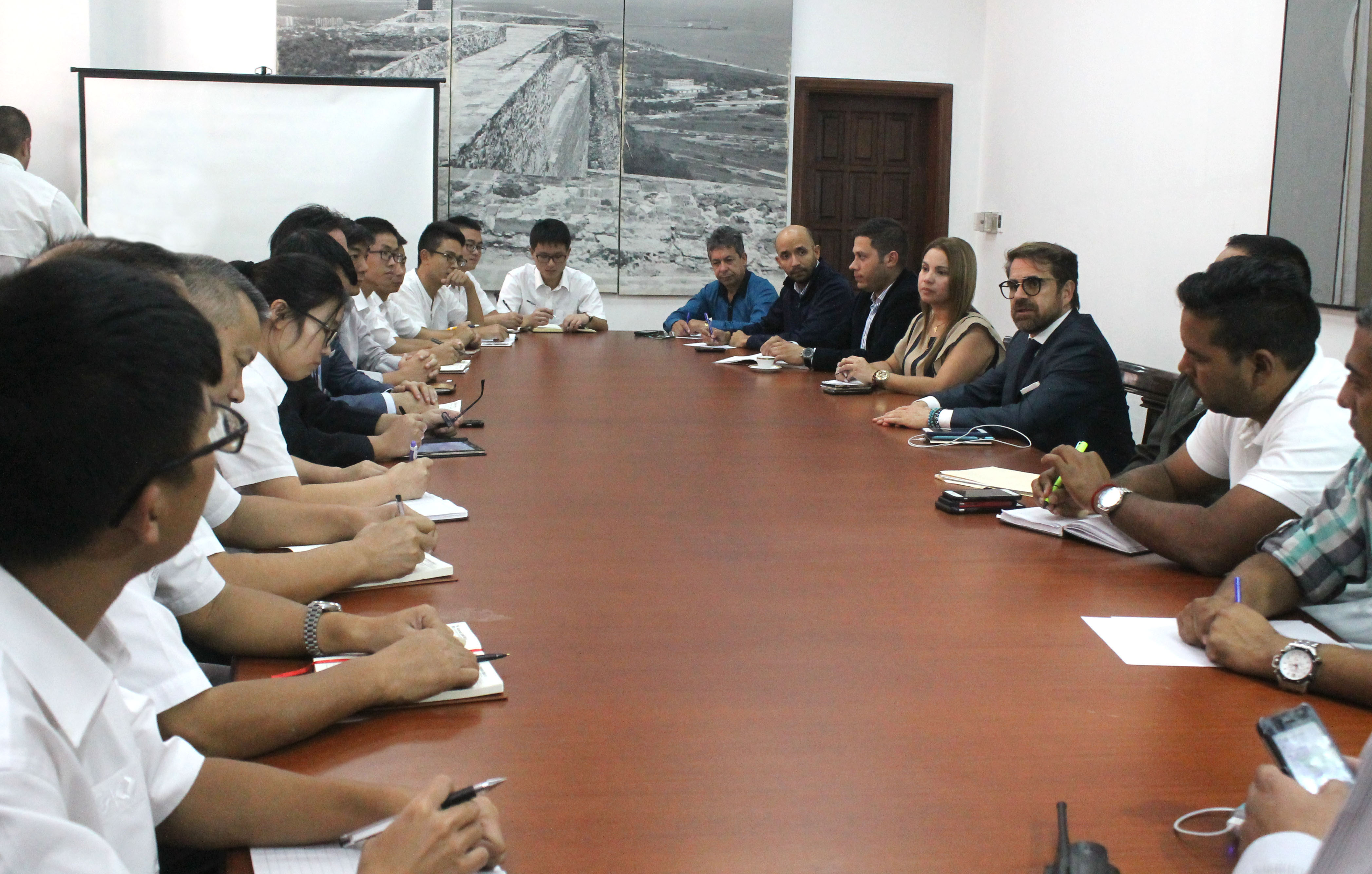 Gobernador Lacava sostuvo encuentro con representantes de la comunidad China