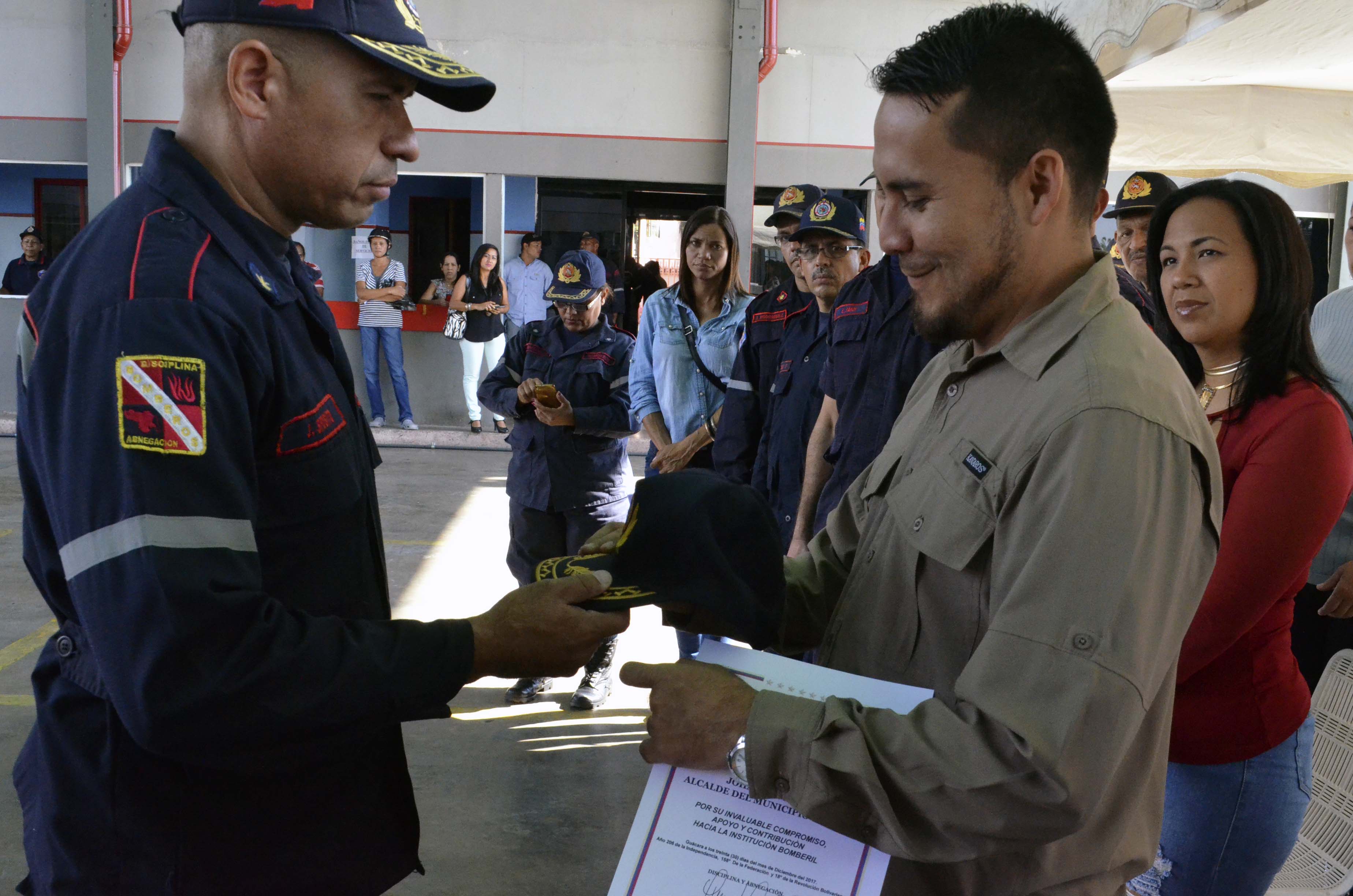 Alcalde de Guacara entregó reconocimiento a funcionarios del Cuerpo de Bomberos Guacara