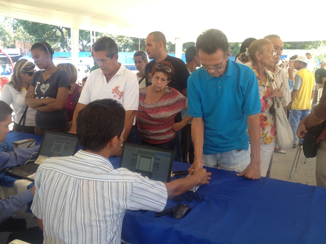 Ciudadanos salieron a validar en respaldo a PJ y AD en Carabobo