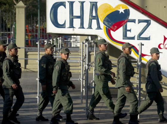 Hasta cuándo! Fractura militar por Pablo Aure