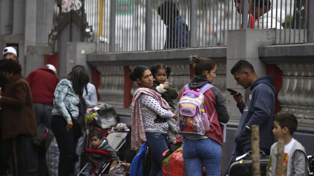 Policía de Perú expulsará venezolanos por falsear datos migratorios