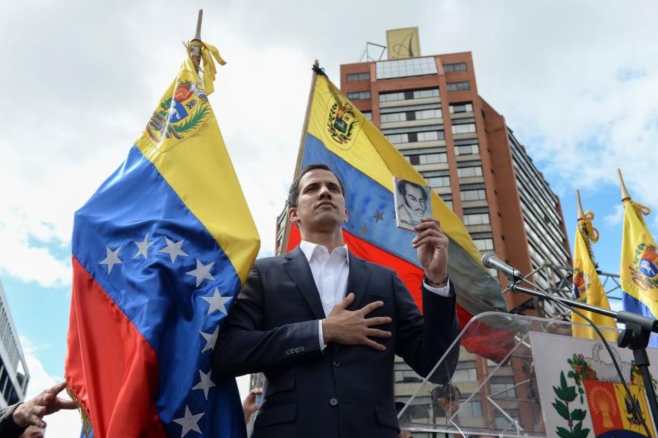 Juan Guaidó calificó de “cínica” la propuesta de Maduro de adelantar las elecciones parlamentarias