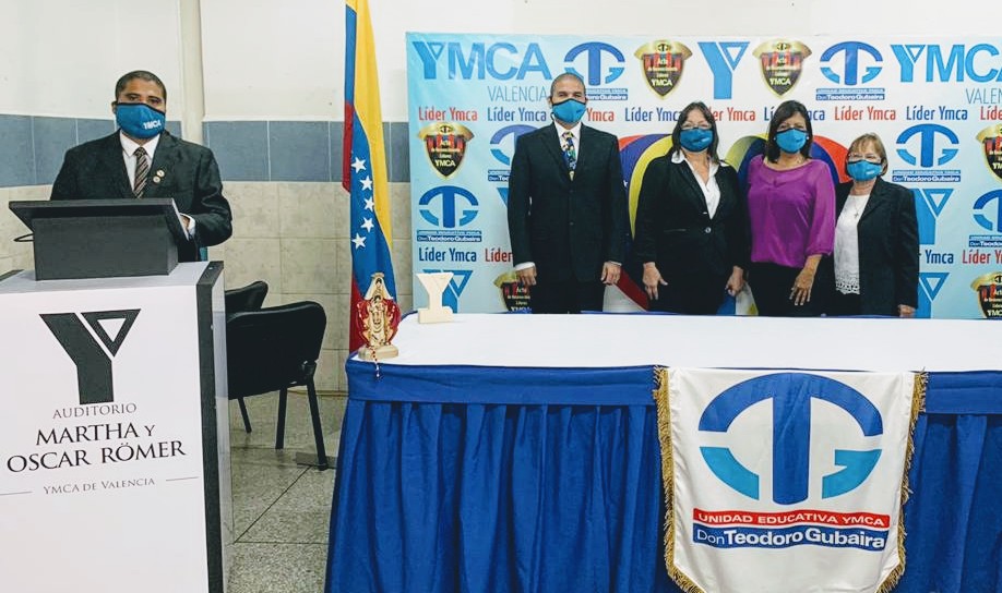 215 bachilleres egresaron del Ymca Valencia