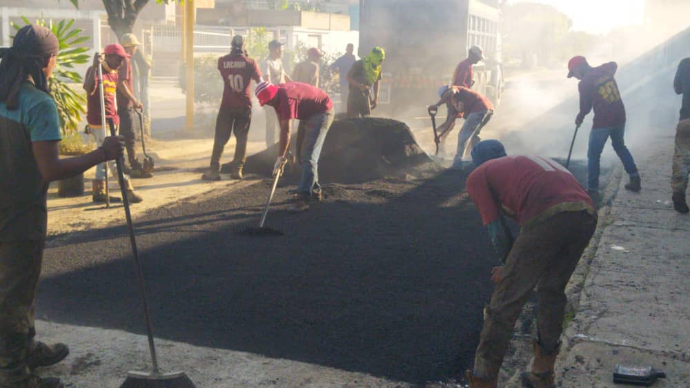 Alcaldía de Valencia avanza con plan de asfaltado  en la Avenida La Romana