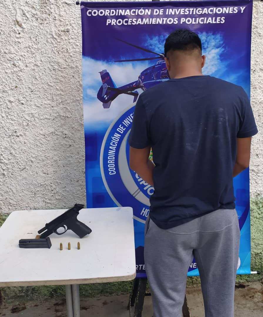 Poli-SanDiego detuvo a hombre que amenazaba   a su pareja con arma de fuego