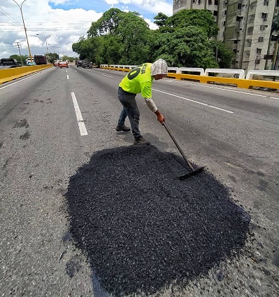 Invialca continúa Plan de Mantenimiento Vial en Autopista del Sur