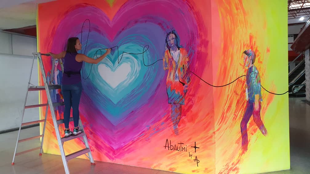 Valencia comienza a latir con “El Hilo del Amor” mural hecho por Armary Prado