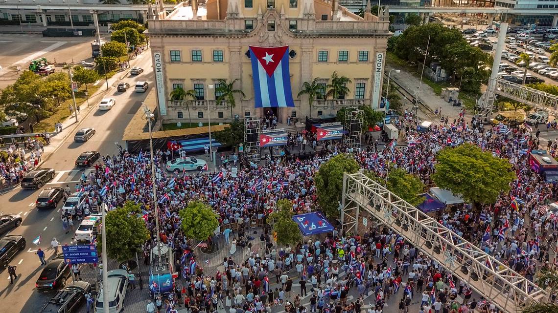 Cubanos a Biden: ”No queremos remesas, queremos libertad”