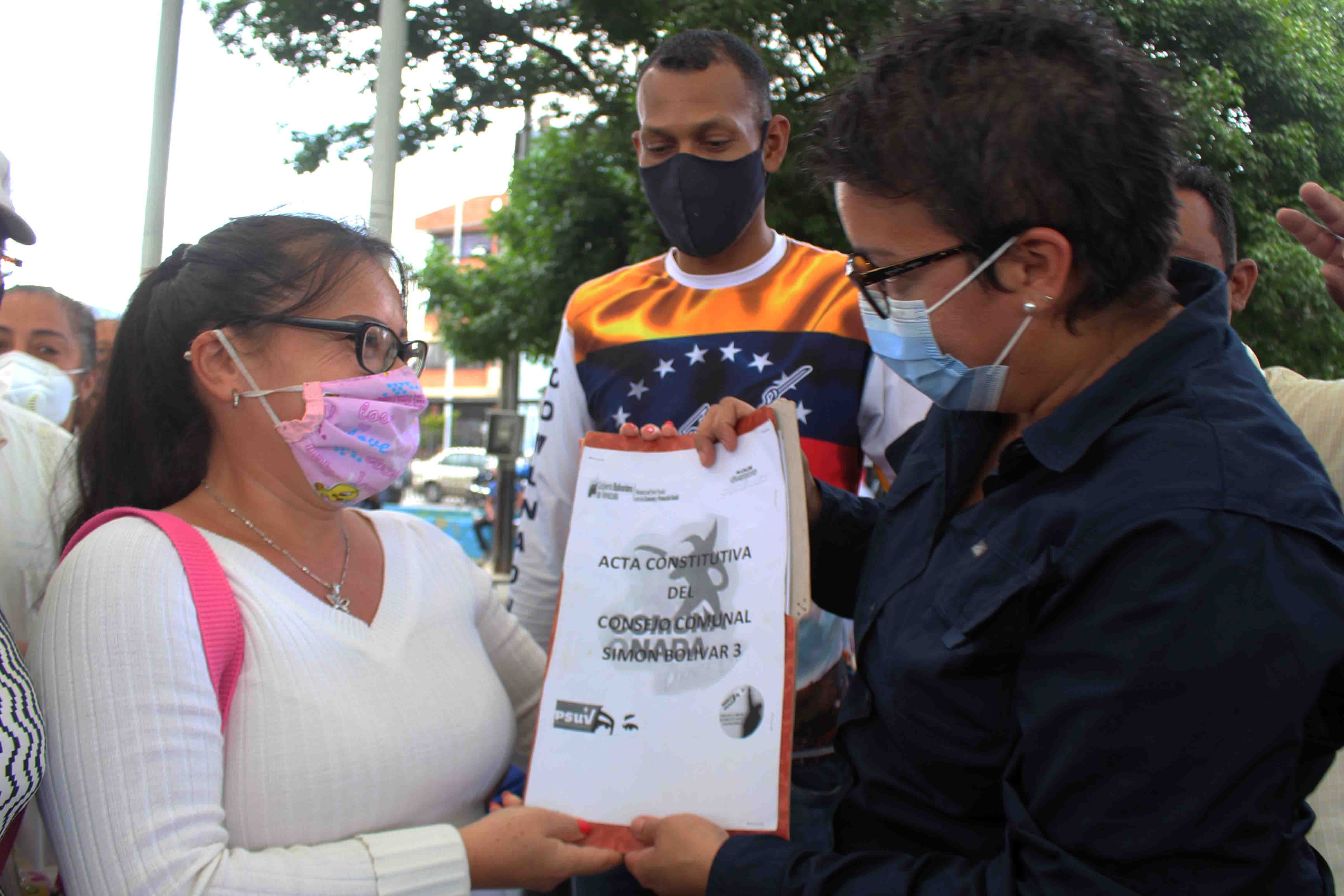 Ana González promovió certificación de 25  Consejos Comunales en Naguanagua