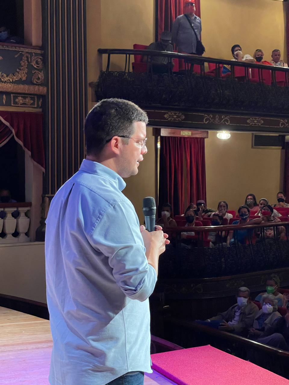 Julio Fuenmayor sostuvo encuentro con educadores en el Teatro Municipal de Valencia