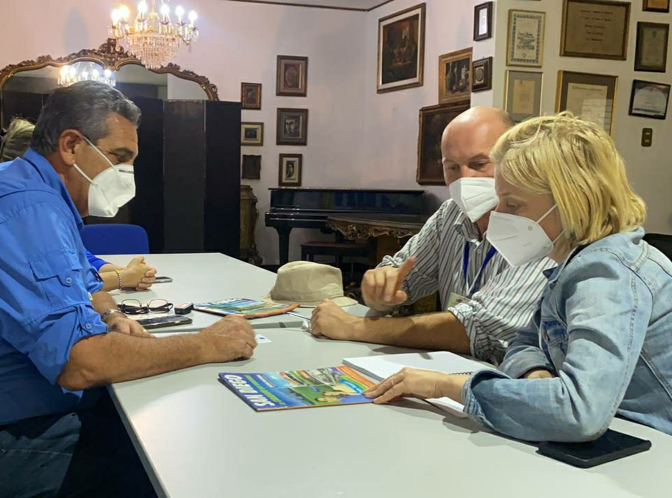 Candidato Enzo Scarano se reunió con observadores electorales de la UE