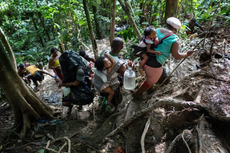 La selva de Darién: Camino al ”infierno” para migrantes venezolanos + Video