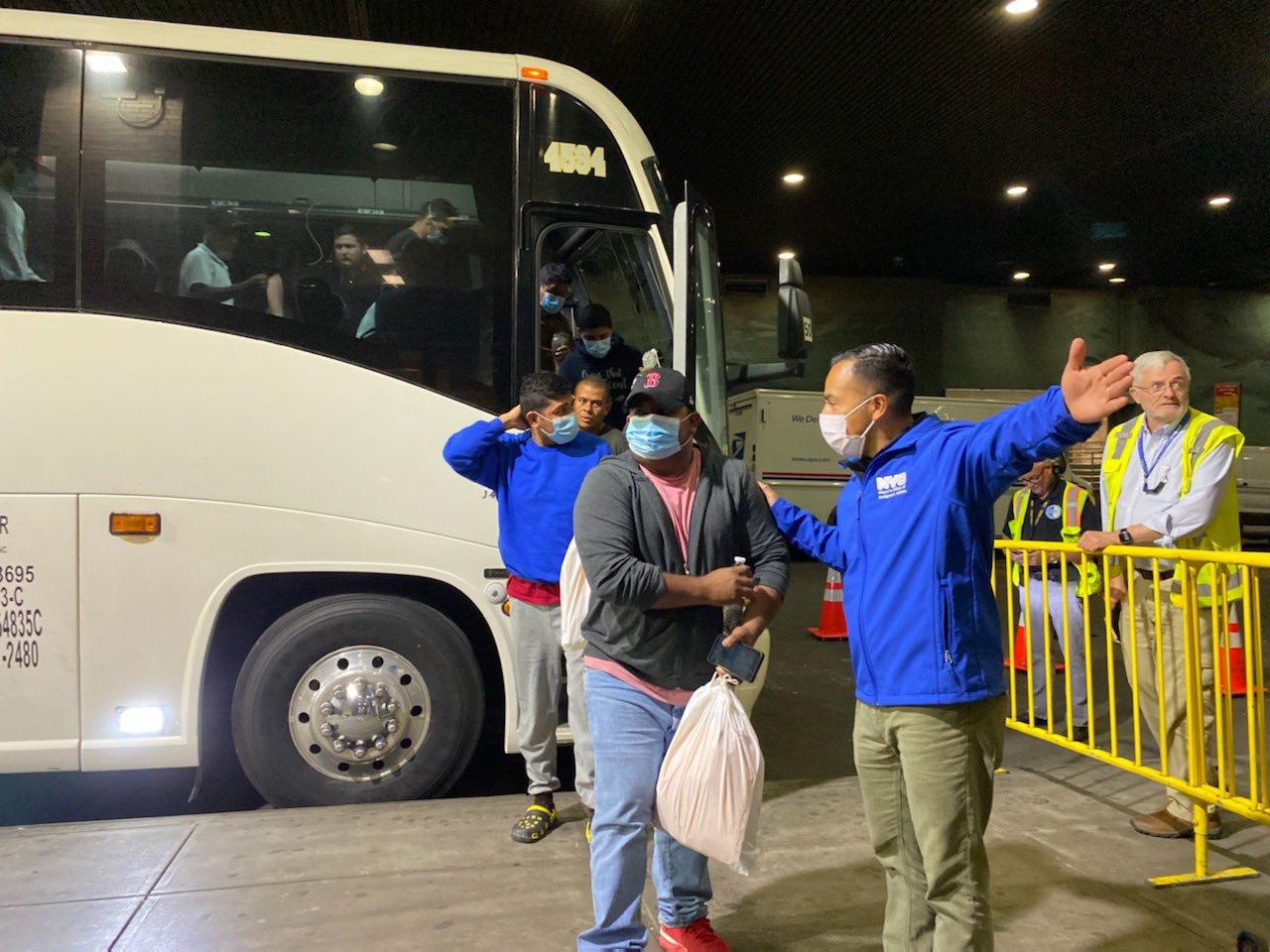 Llegó nuevo autobus con migrantes venezolanos en Los Ángeles